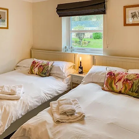 Hendricks Nyaraló *